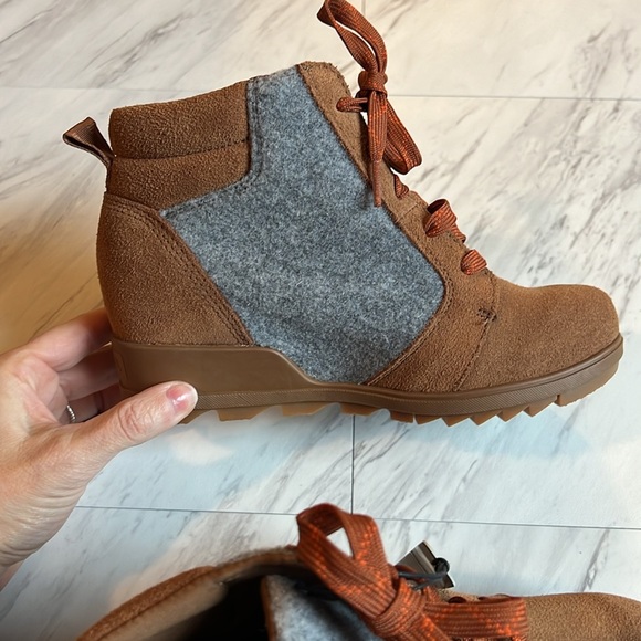 Sorel Evie Ankle lace up boot bootie shoe velvet tan black gray size 6 - Picture 7 of 7